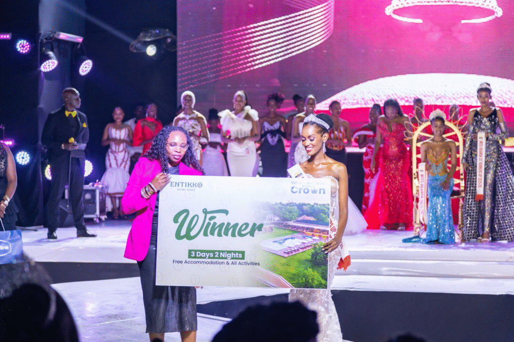 2nd Runner-Up Agatha Drakes Keine Miss Uganda 2025 receiving prize from Entikko Safari Lodge