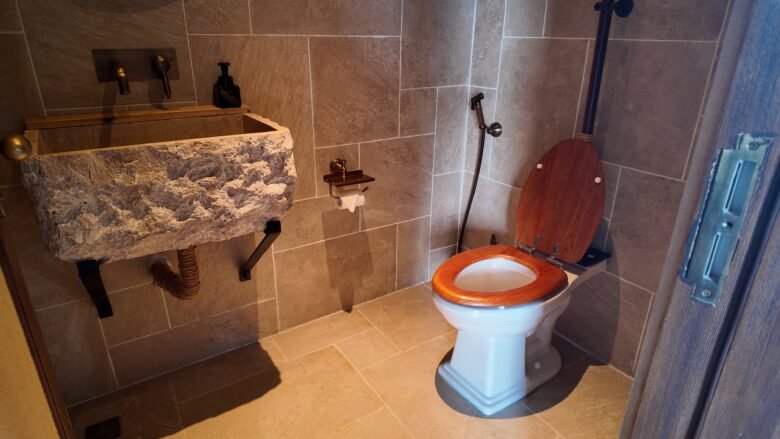 Bathroom inside the Deluxe Family Cottage at Entikko Safari Lodge