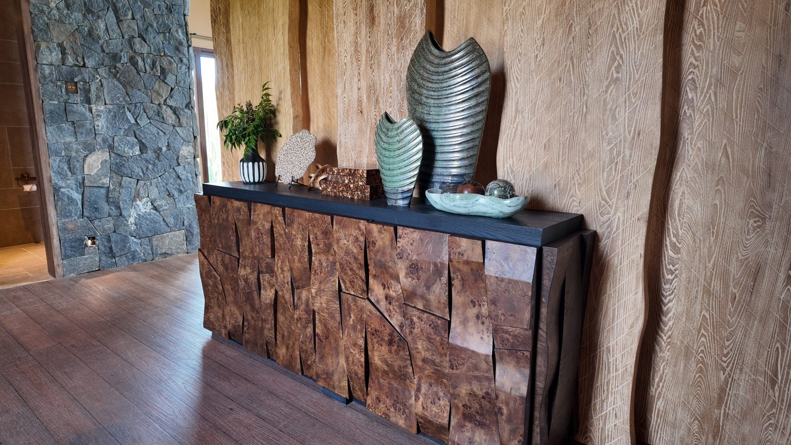 Deluxe Cottage entrance at Entikko Safari Lodge