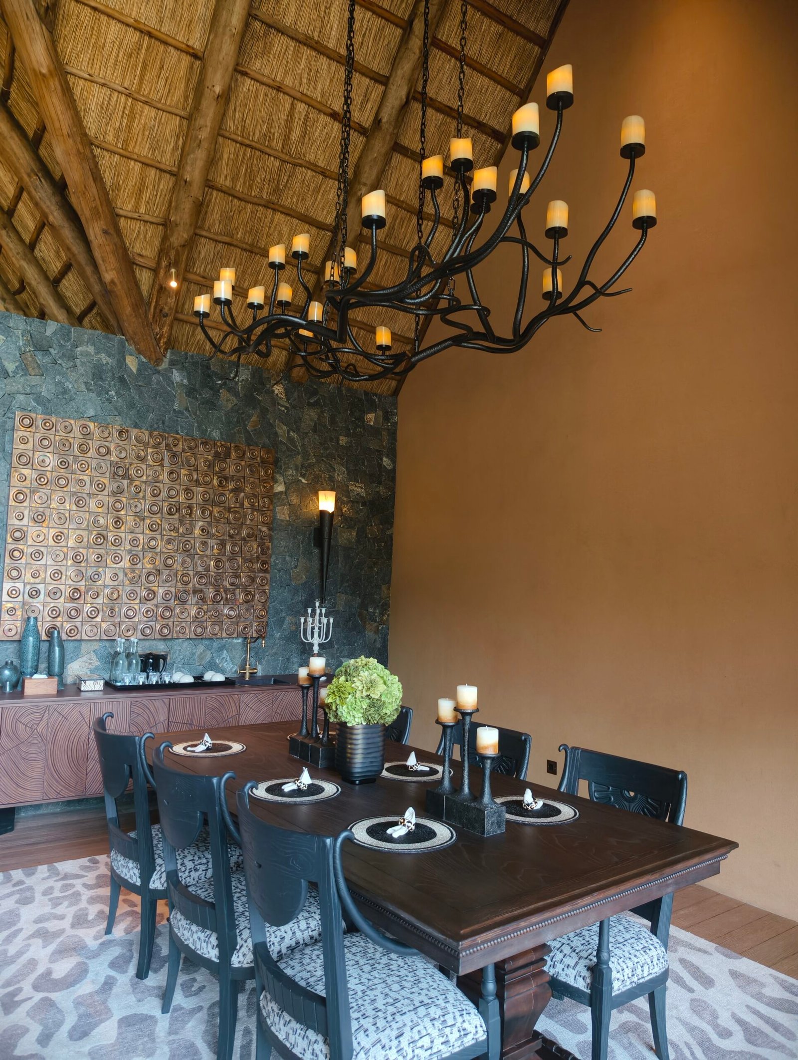 Family Cottage dining area at Entikko Safari Lodge
