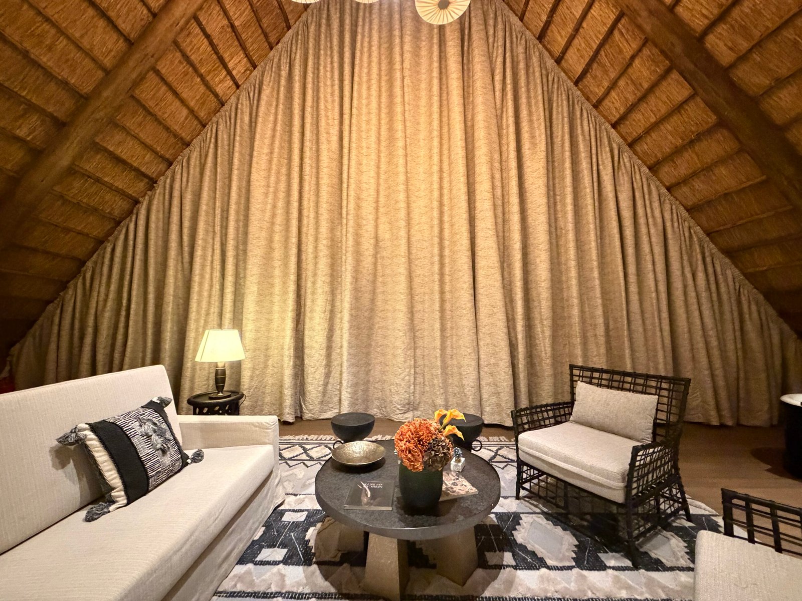 Family Cottage lounge nook at Entikko Safari Lodge
